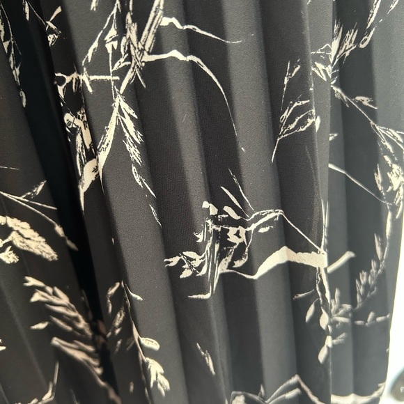 Black and tan Skirt abstract print Calf length  H&M lined midi skirt Size 4 - Picture 3 of 8